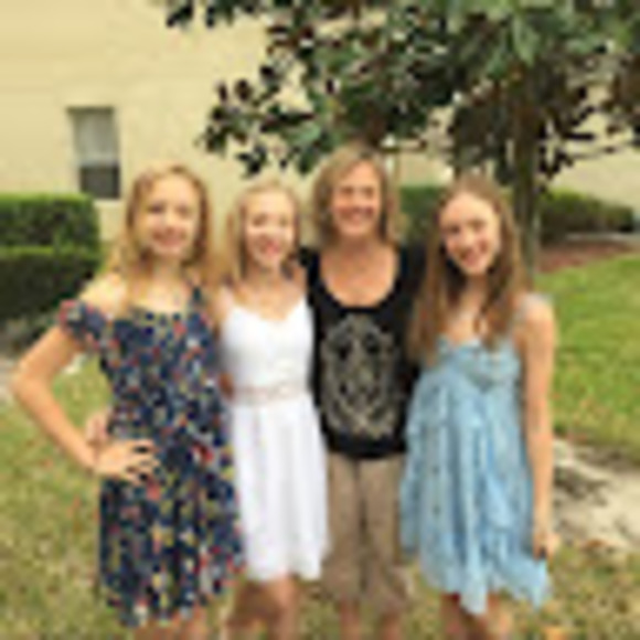 Meet your Posher, Jennifer - Picture 1 of 1